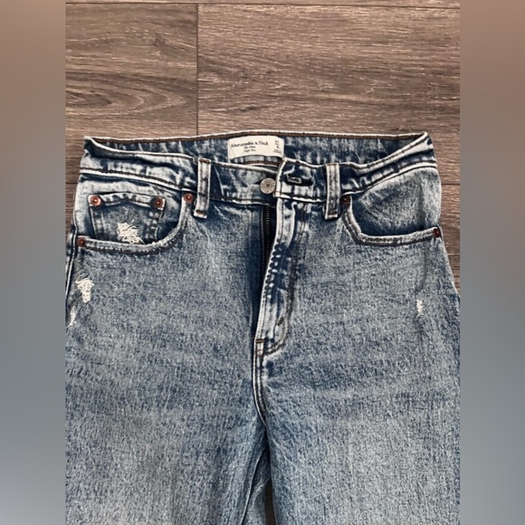 Abercrombie & Fitch High Rise Blue Jeans - Picture 2 of 6